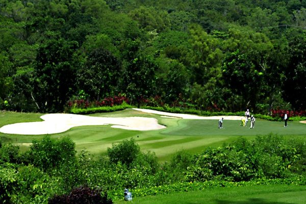 Paket Wisata Batam Golf 2 Hari 1 Malam