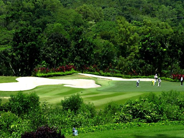 Paket Wisata Batam Golf 2 Hari 1 Malam